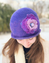 Load image into Gallery viewer, Cozy Brimmed Beanie Hat with Beaded Flower Pin